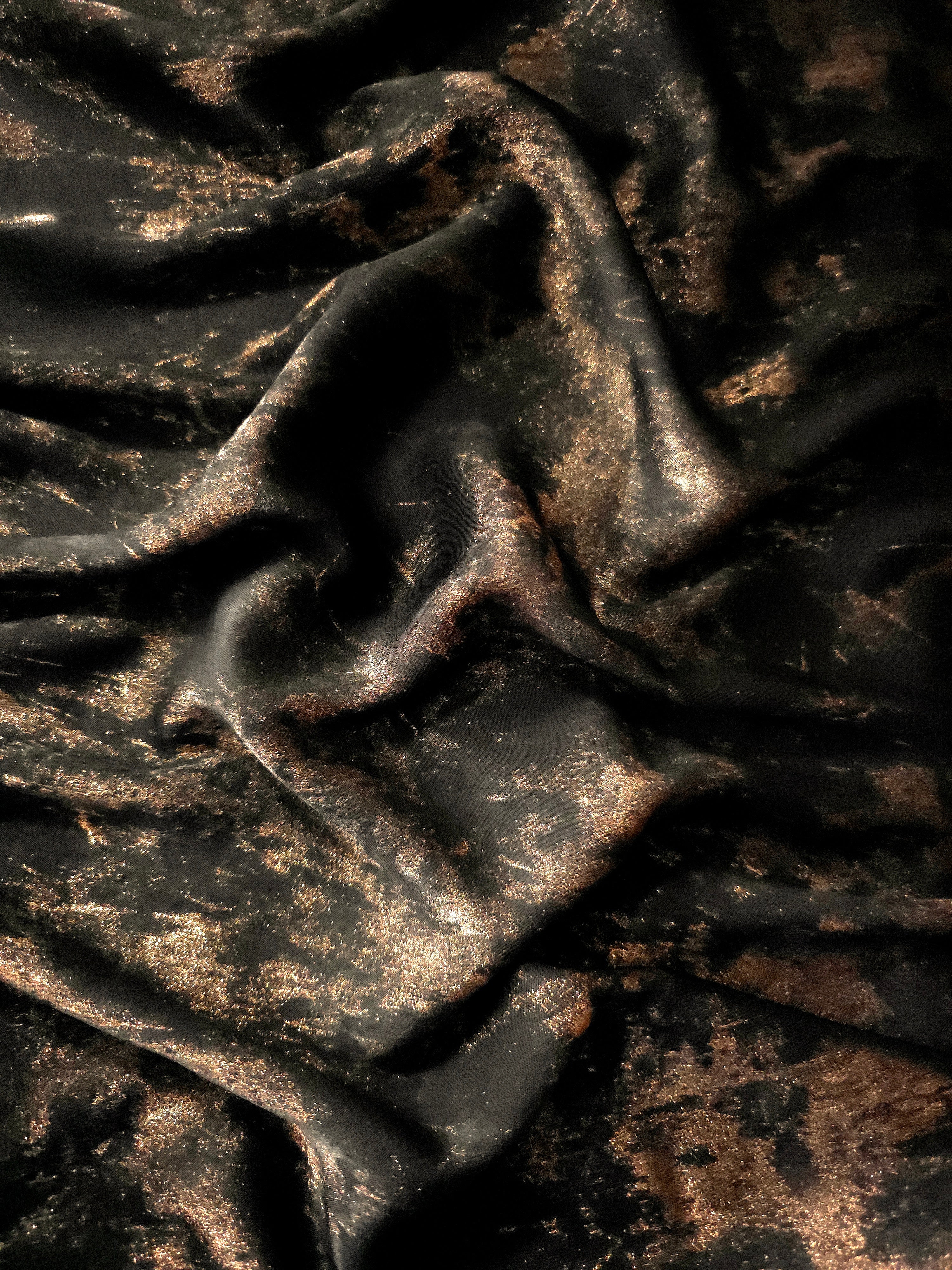 Fluid drape of Copper Black Lurex Italiano metallic fabric for abayas and dresses