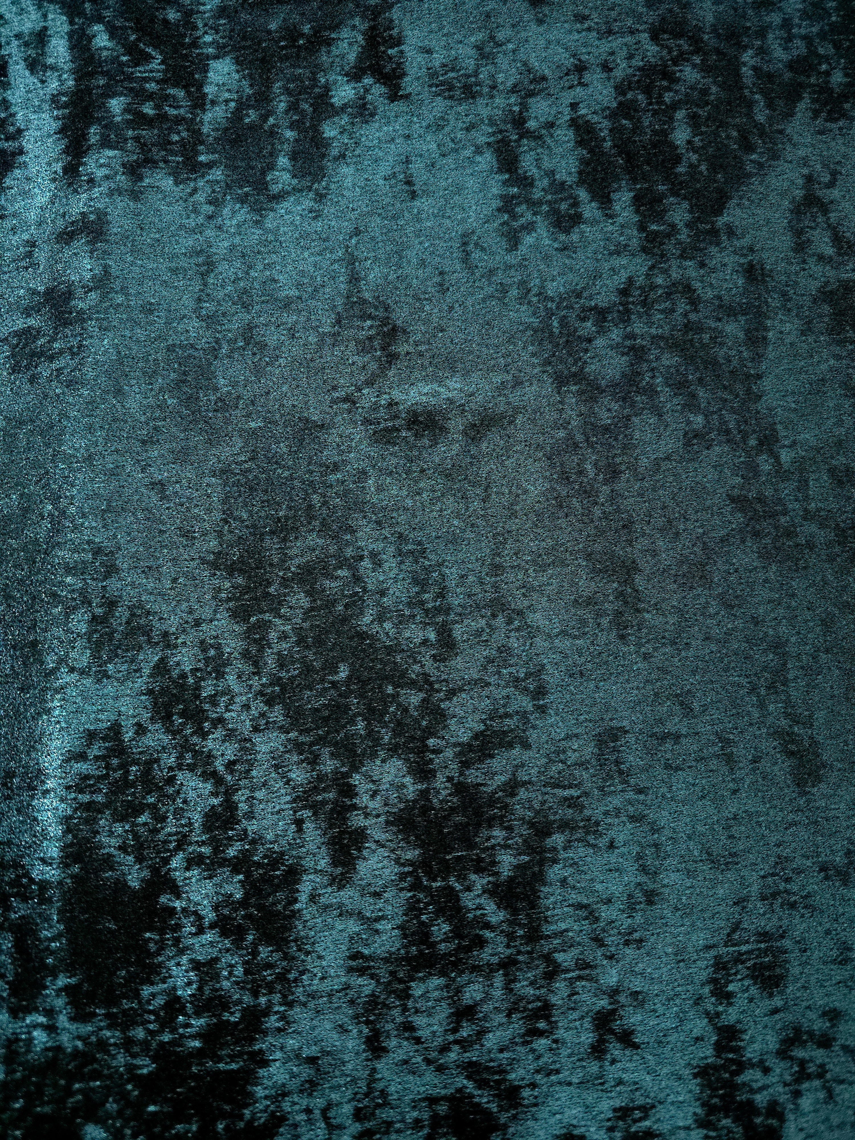 Flat texture view of Deep Teal Lurex Italiano metallic fabric for luxury dresses