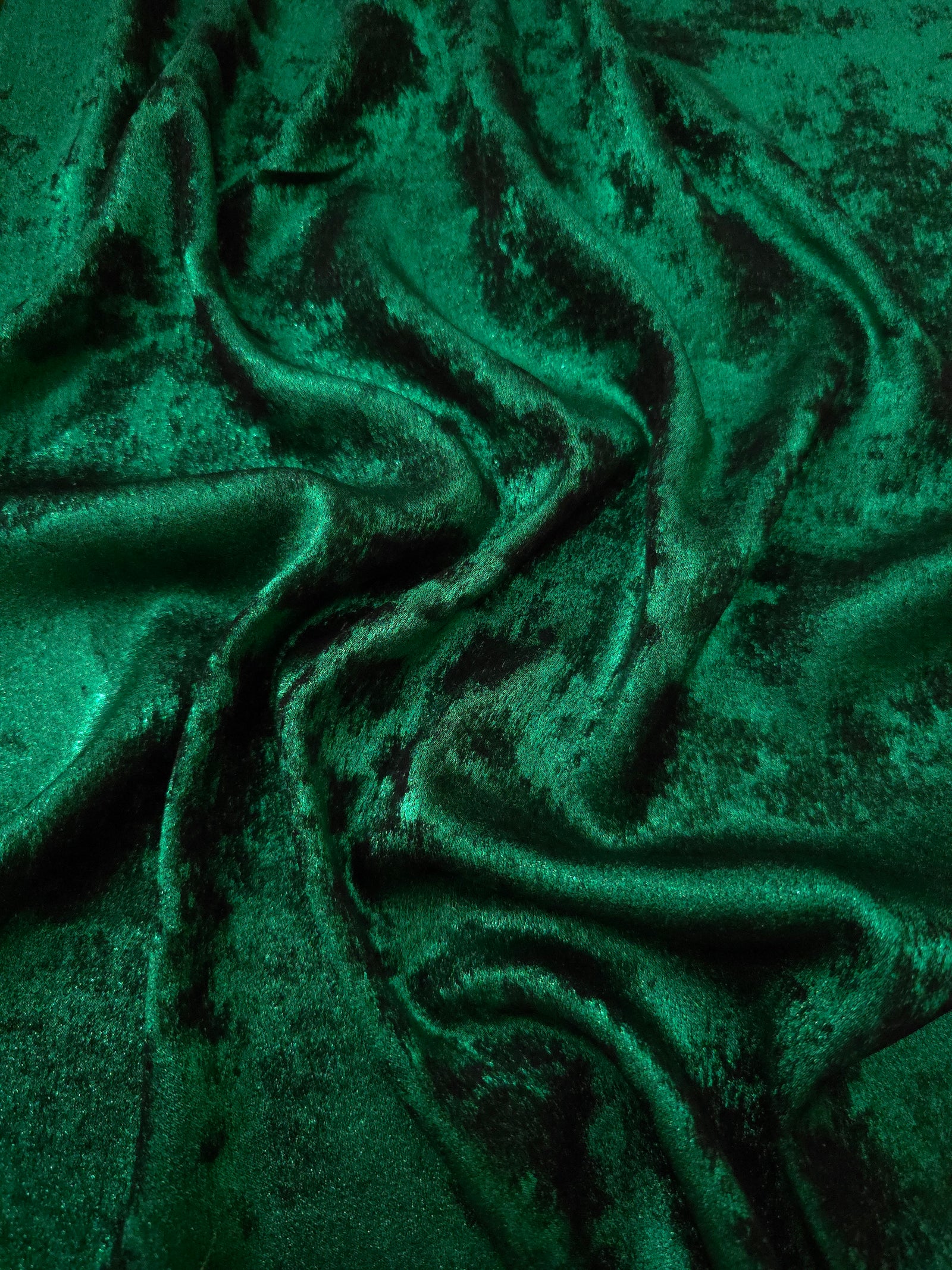 Flowing folds of Emerald Green Lurex Italiano fabric highlighting drape for abayas, kaftans and dresses.