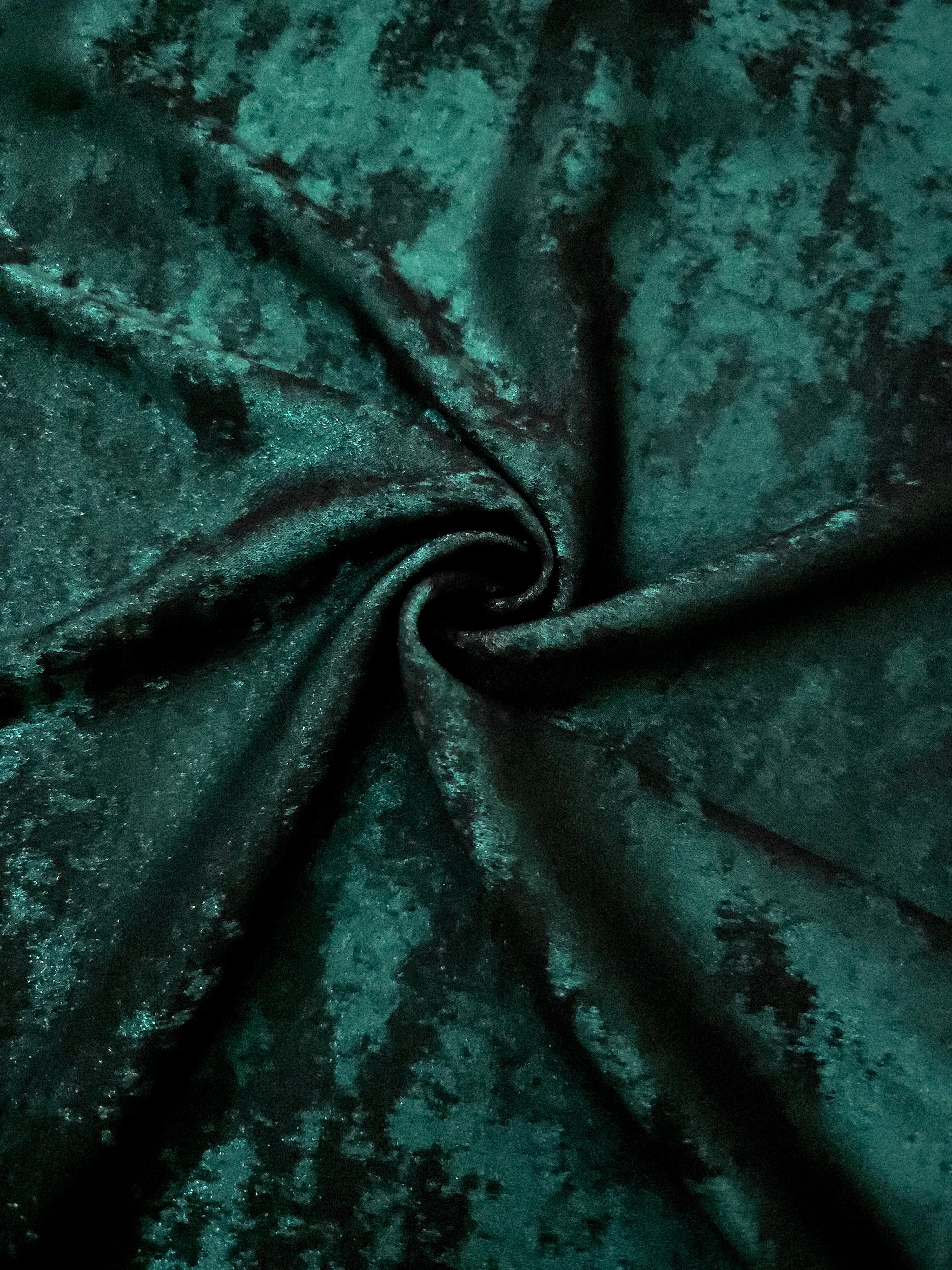 Fluid drape of Emerald Teal Lurex Italiano metallic fabric for abayas and gowns