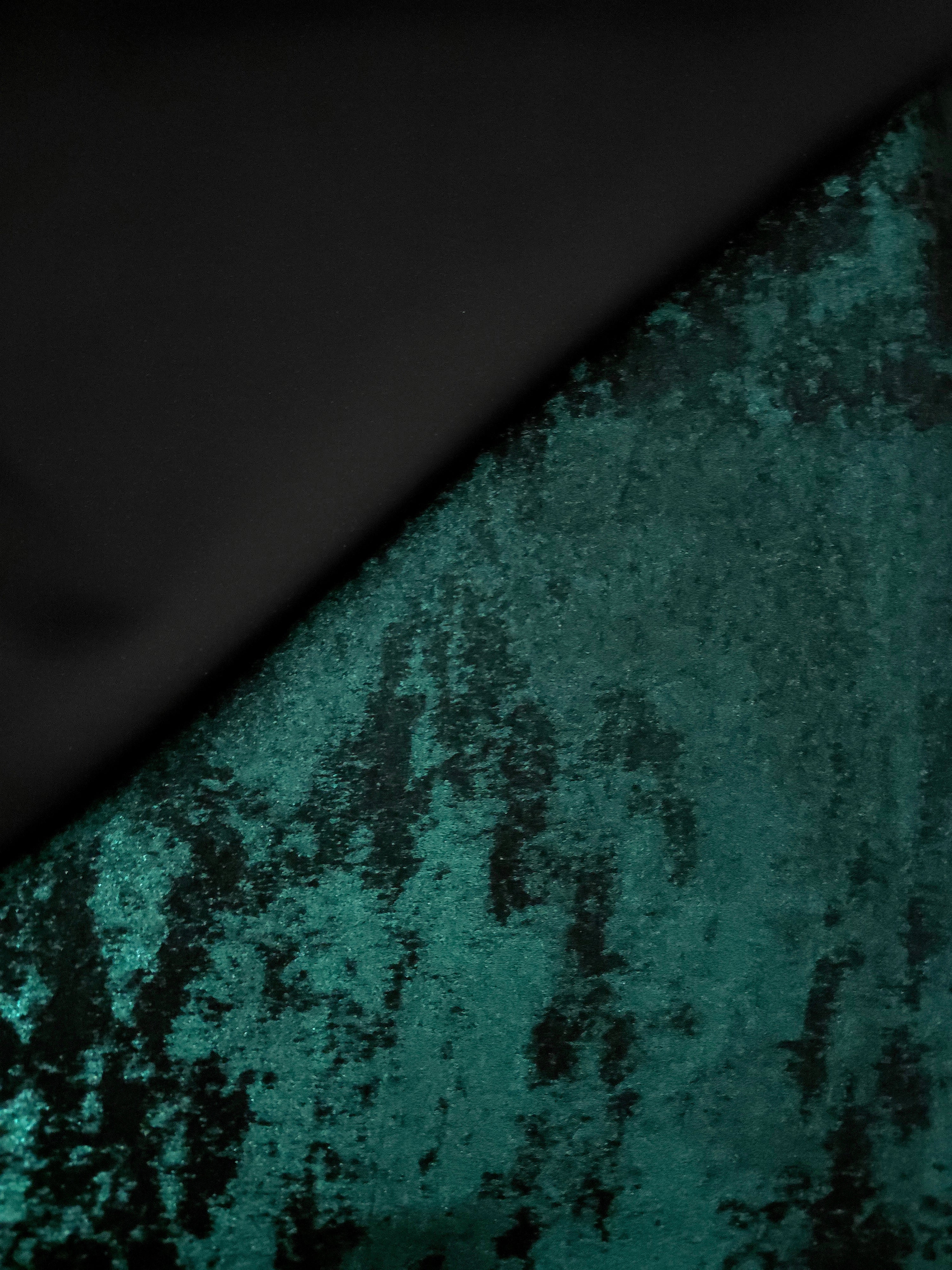 Reverse side of Emerald Teal Lurex Italiano metallic fabric for garment sewing