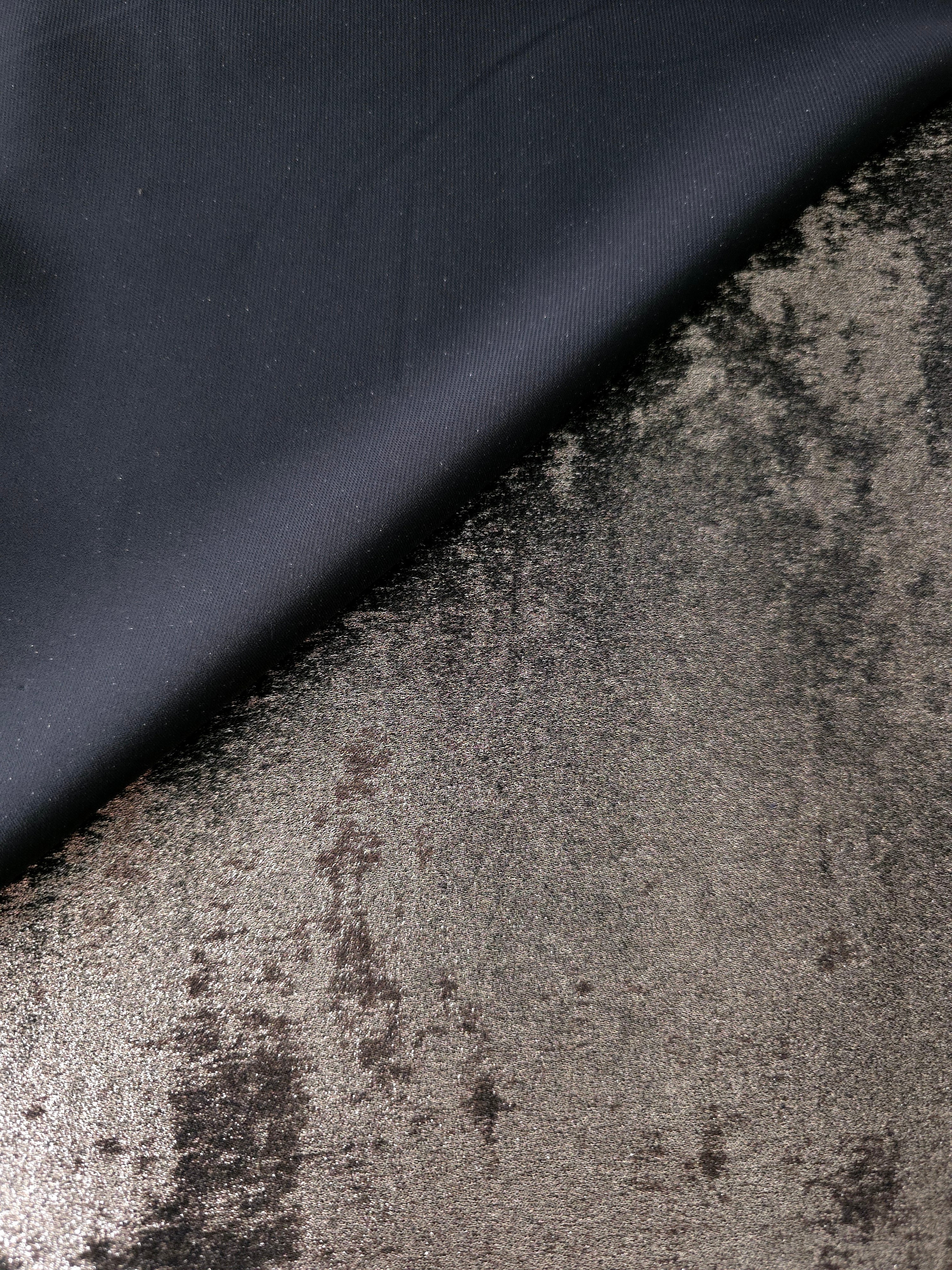 Flat texture view of Gunmetal Navy Lurex Italiano metallic fabric for luxury fashion