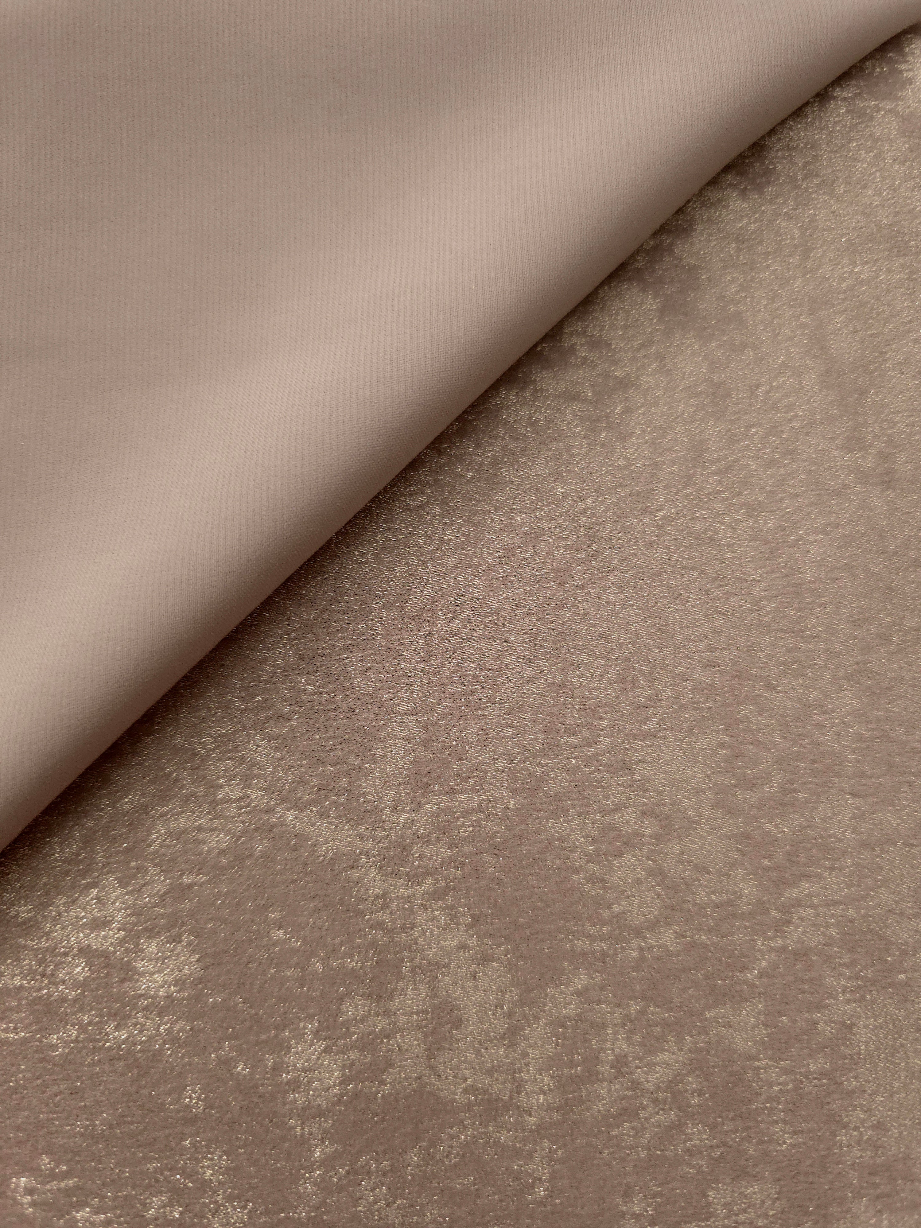 Reverse side of Pearl Beige Lurex Italiano metallic fabric for apparel sewing