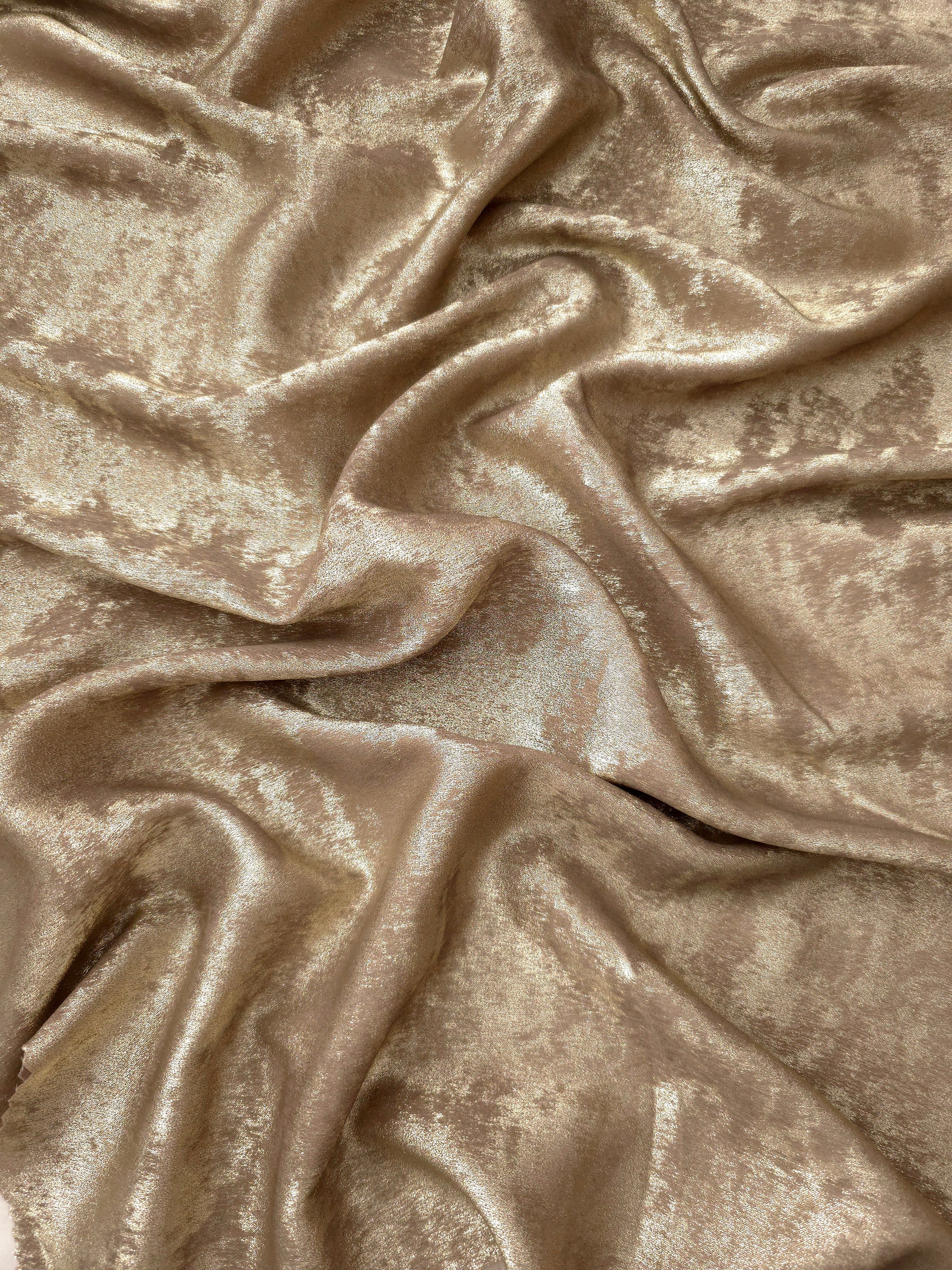 Fluid drape of Platinum Beige Lurex Italiano metallic fabric for abayas and gowns