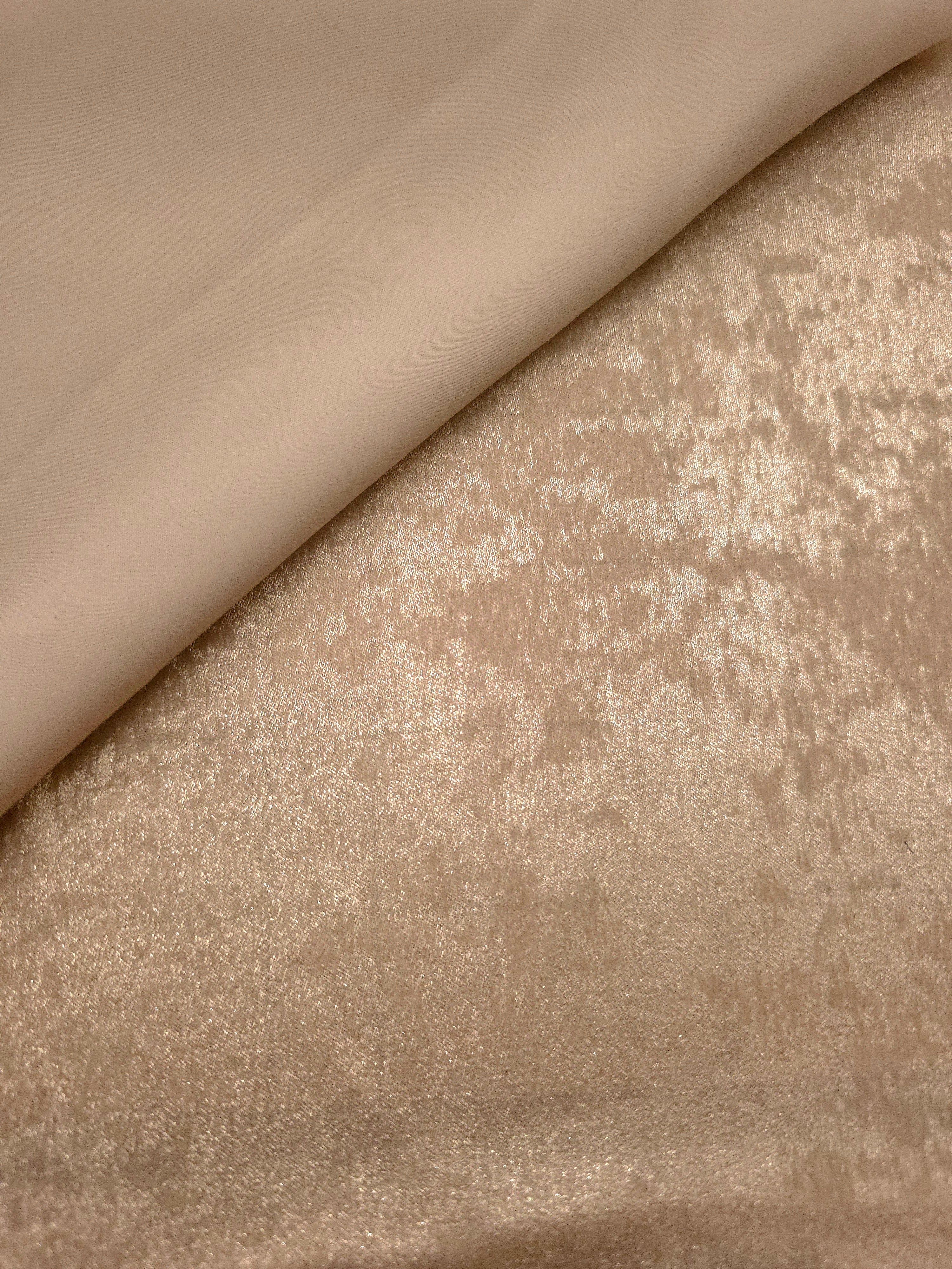 Reverse side of Sand Gold Lurex Italiano metallic fabric for apparel sewing