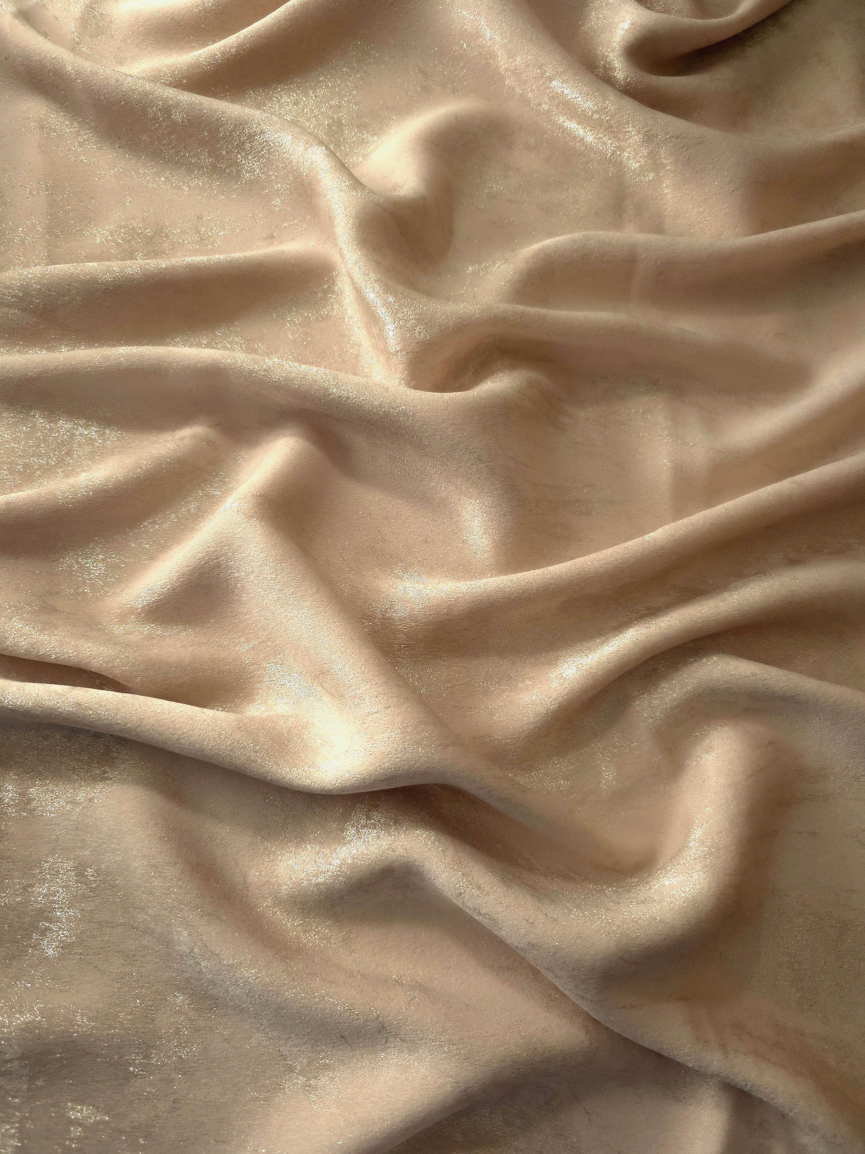 Reverse side of Vanilla Champagne Lurex Italiano metallic fabric for garment sewing