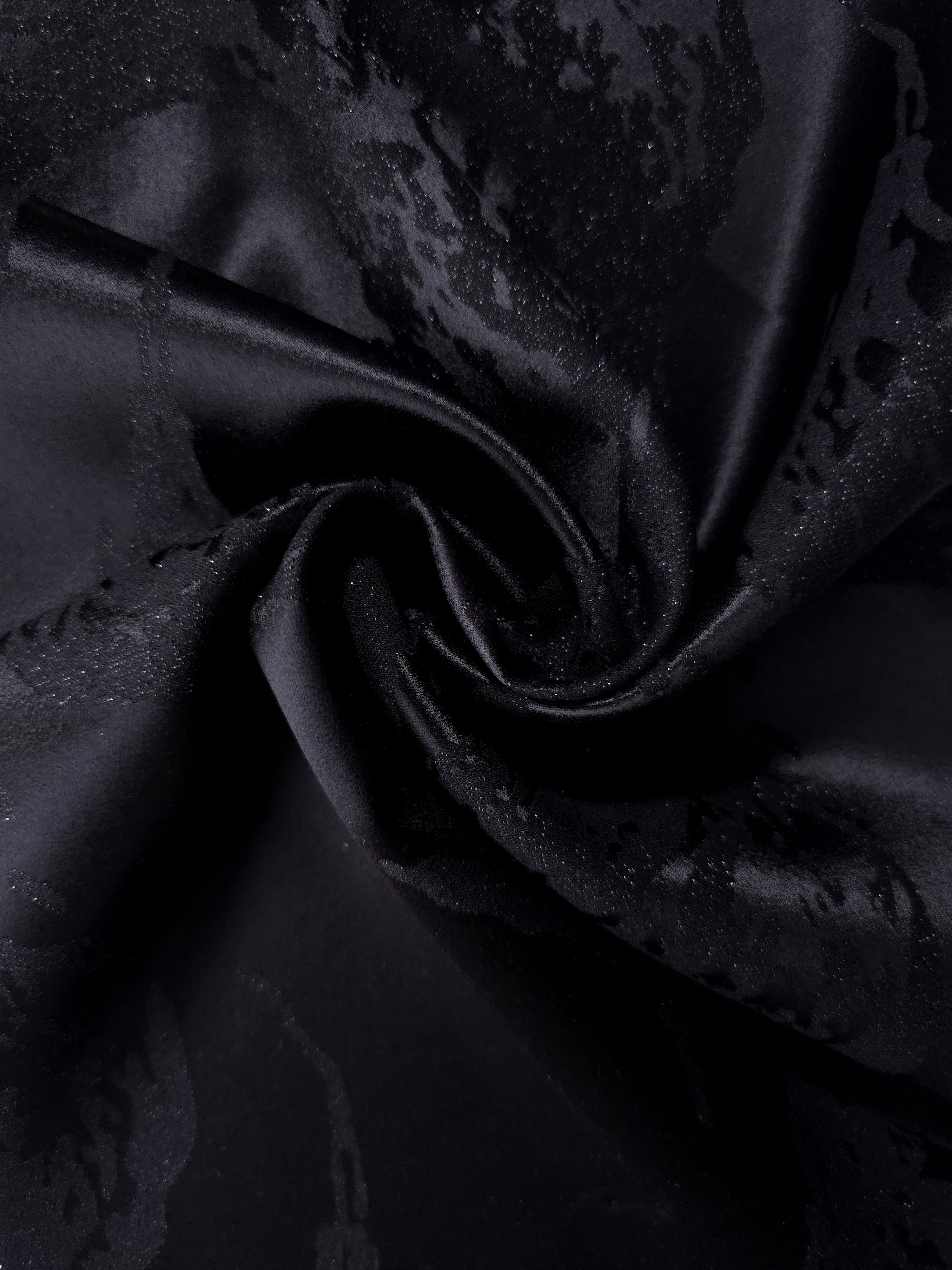 Draped alternate metallic wave jacquard with fluid movement for occasionwear.