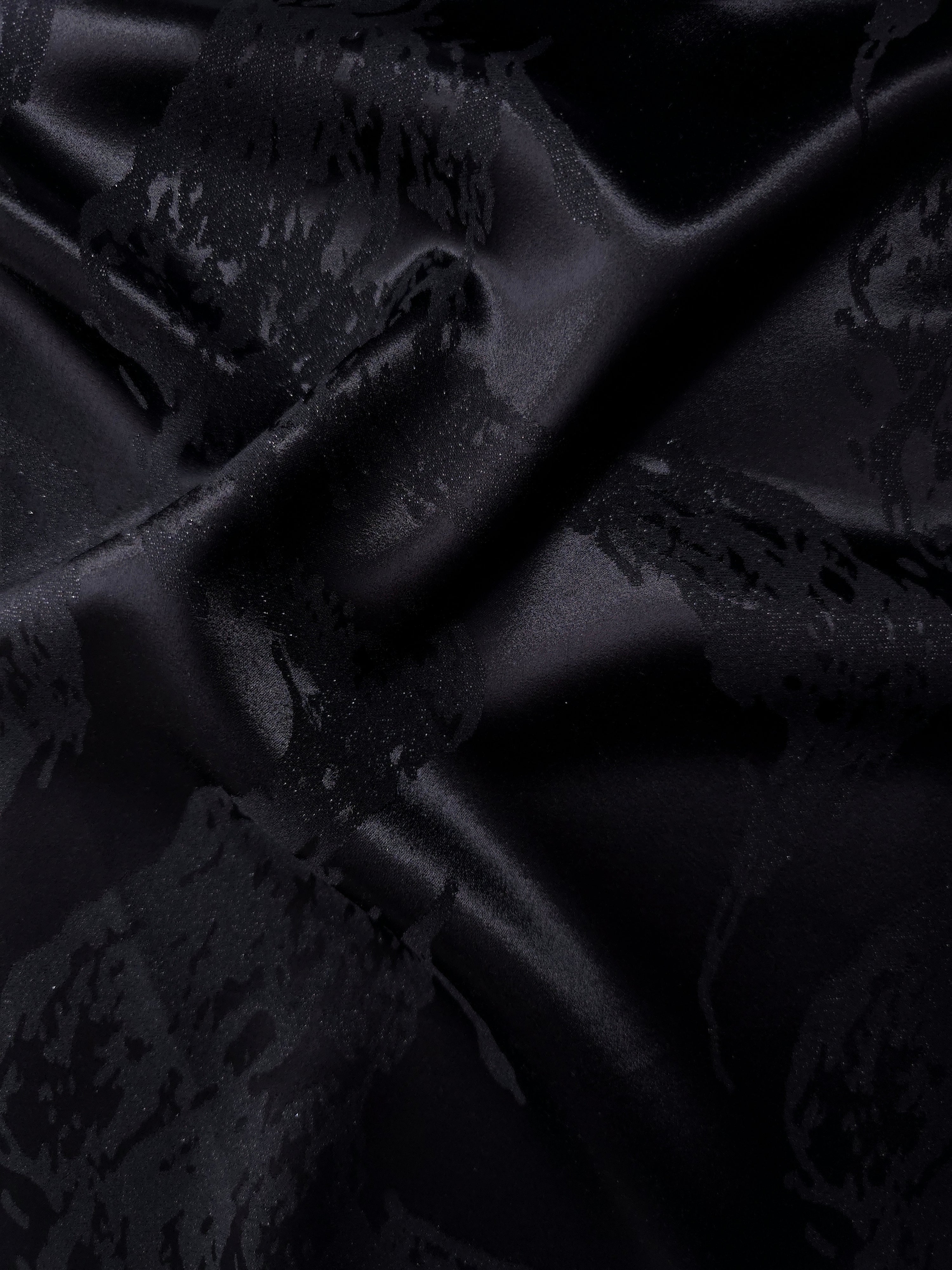 Wave fold of alternate metallic wave jacquard showing raised motif and shine.