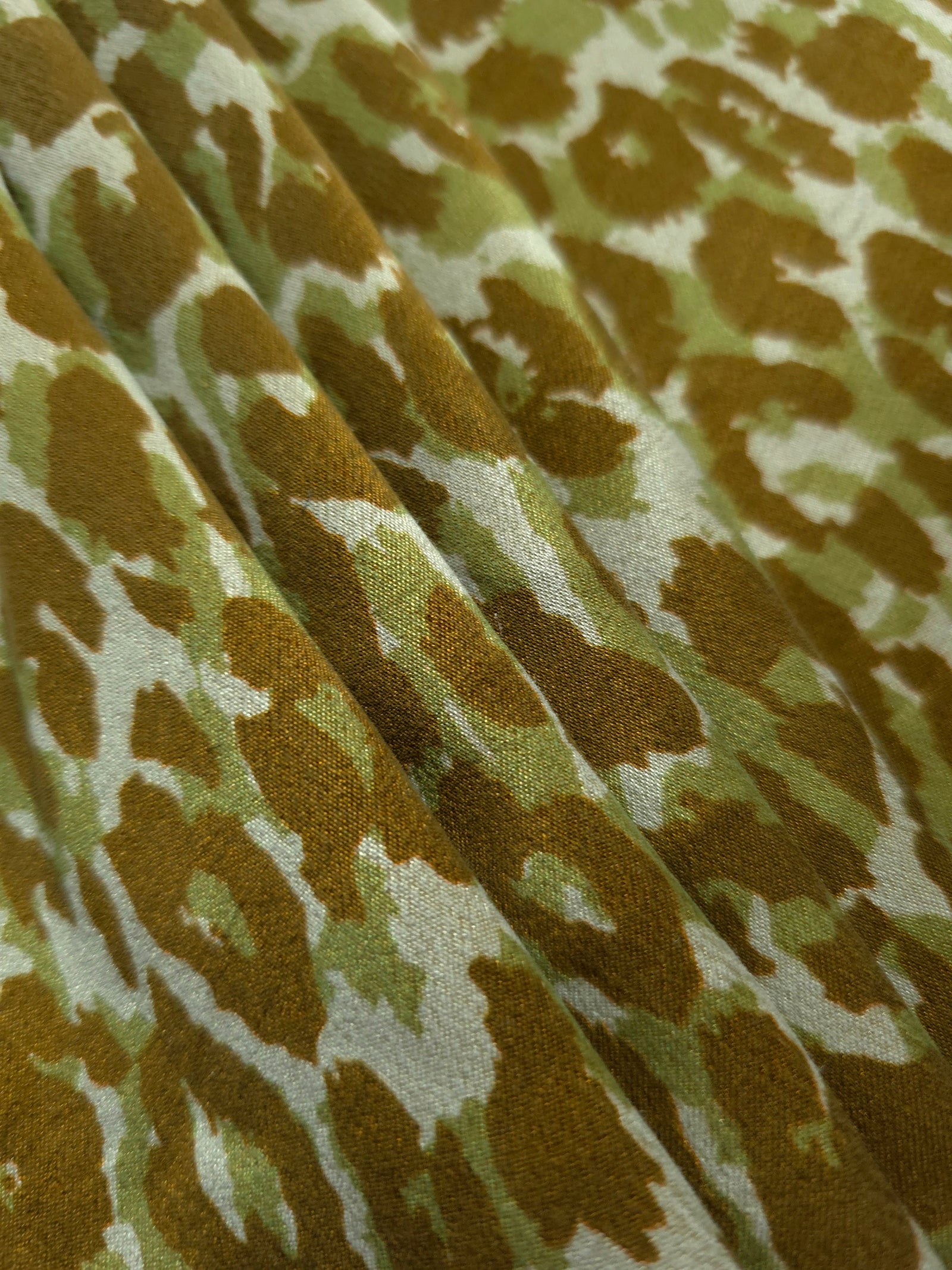 Angled print detail of Bej D7586IJ4 leopard lyocell viscose digital print fabric.