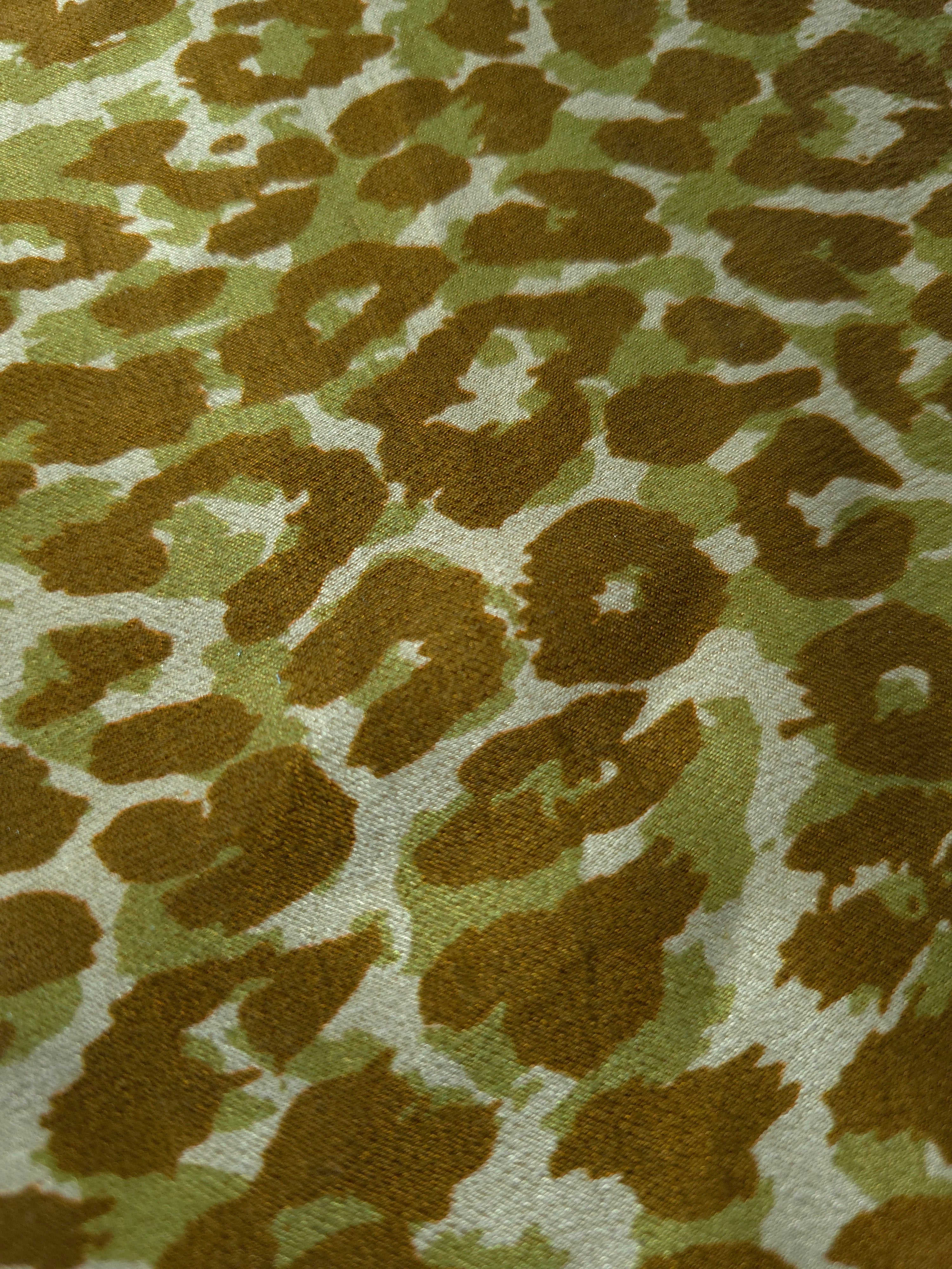 Reverse side view of Bej D7586IJ4 leopard lyocell viscose digital print fabric.