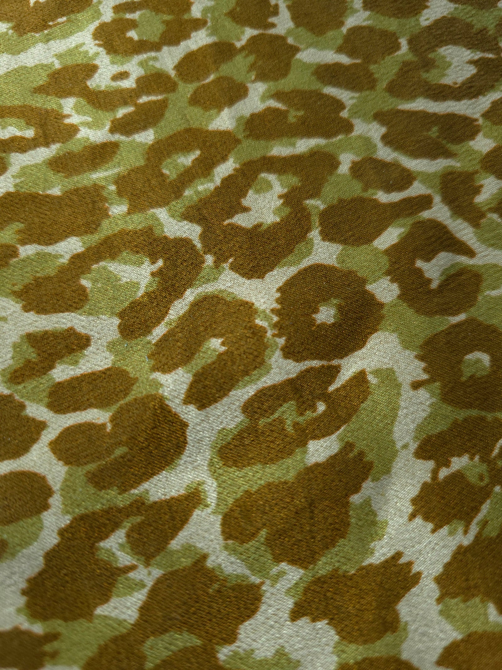Reverse side view of Bej D7586IJ4 leopard lyocell viscose digital print fabric.